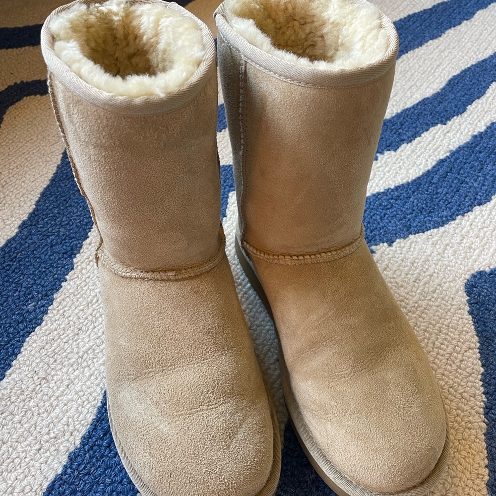 Like-new UGG Classic II boots